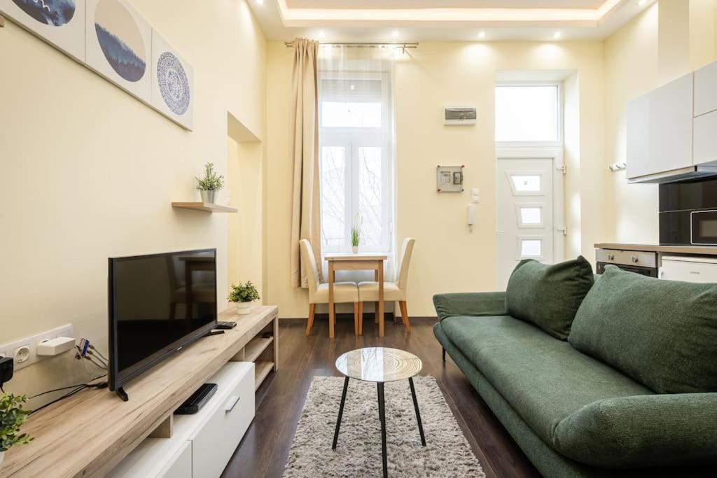 Peppy Home Of Harmony Boedapest Buitenkant foto